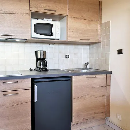 Studio Avec Coin Nuit, Parking, Proche Plage - - Fr-1-251-50 * Le Lavandou